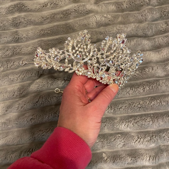 Elegant Silver Crystal Tiara - Picture 5 of 5